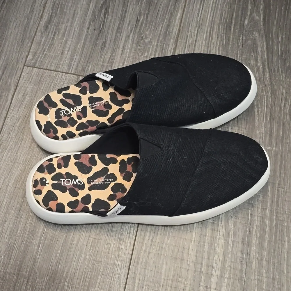 TOMS Black Mules with Leopard Print Insole. New Wuthout Tags. Size 8. - Picture 4 of 11